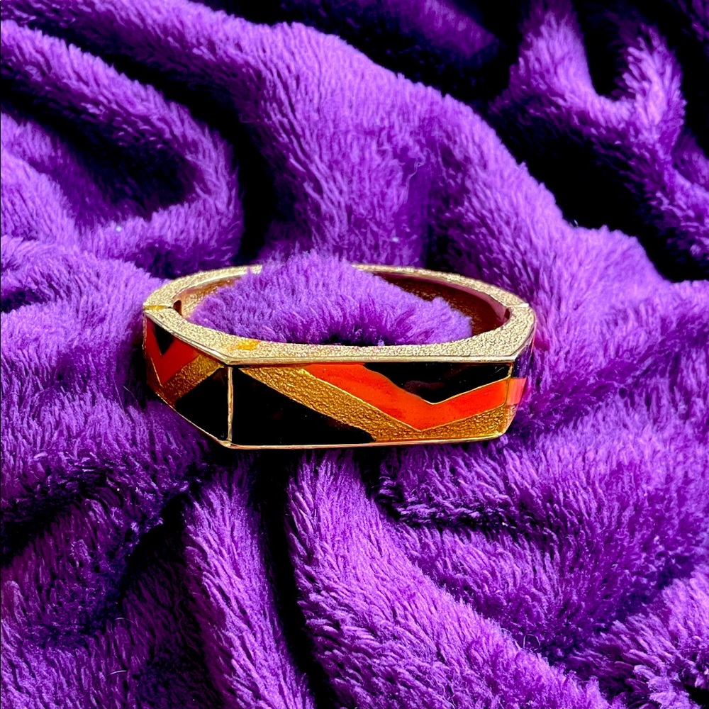 Vintage gold tone bracelet